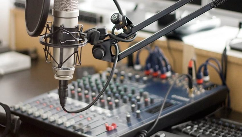 Arabesk Kozan fm de dinlenir 